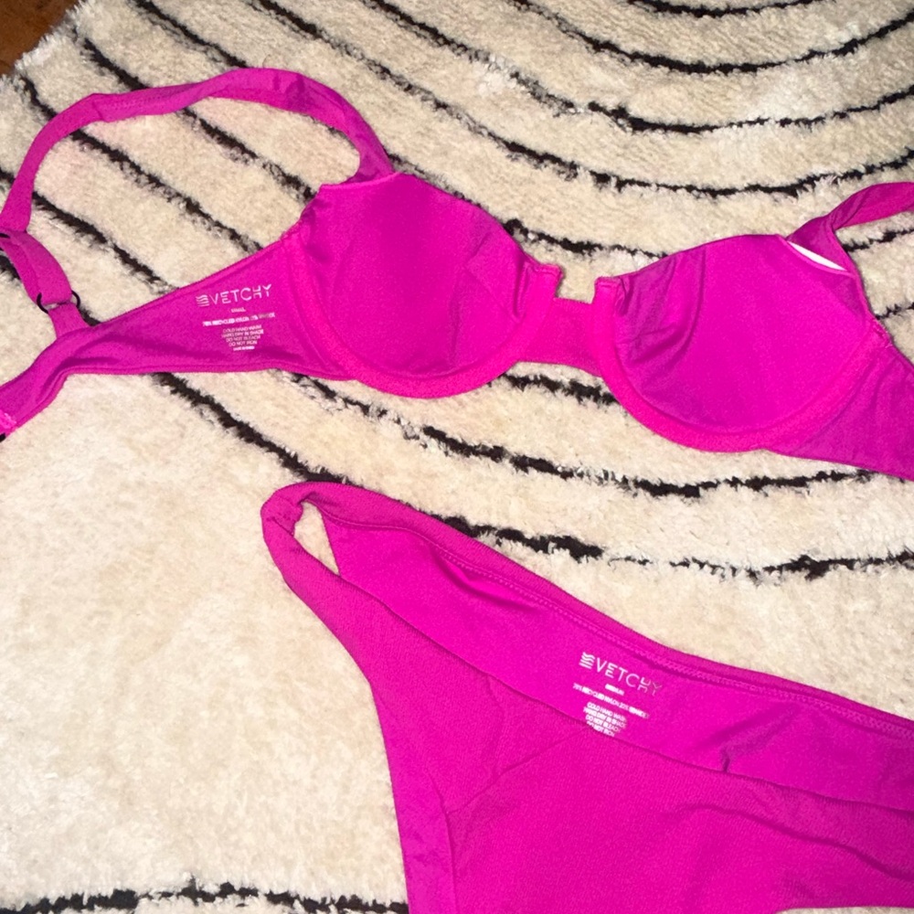 Vetchy Women's Hot Pink Underwire Bikini Set